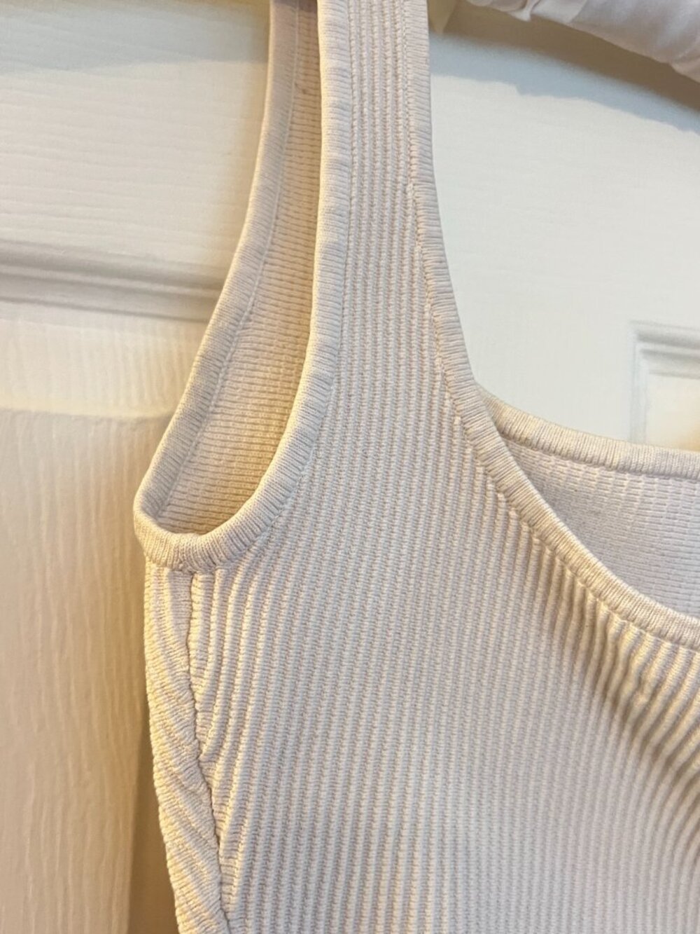 Aritzia Babaton Sculpt Knit Squareneck Cropped Tank - Picture 7 of 7
